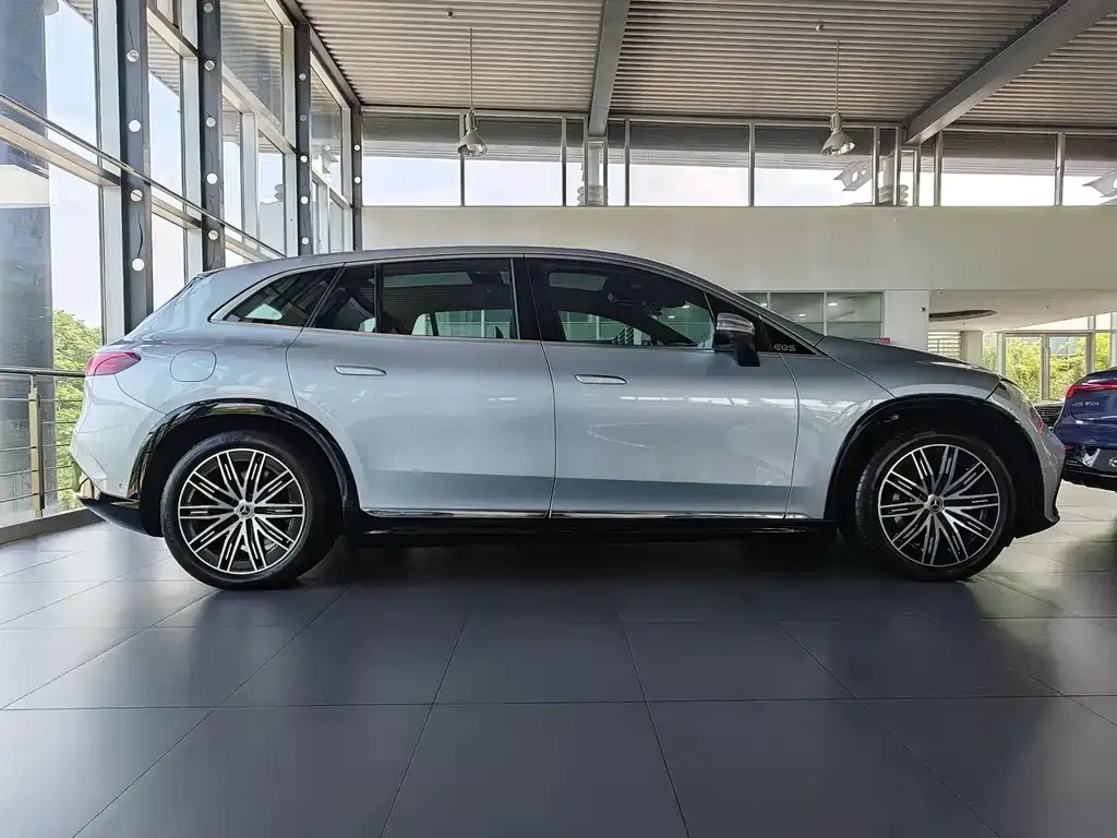 Mercedes-Benz EQS SUV — фото 10