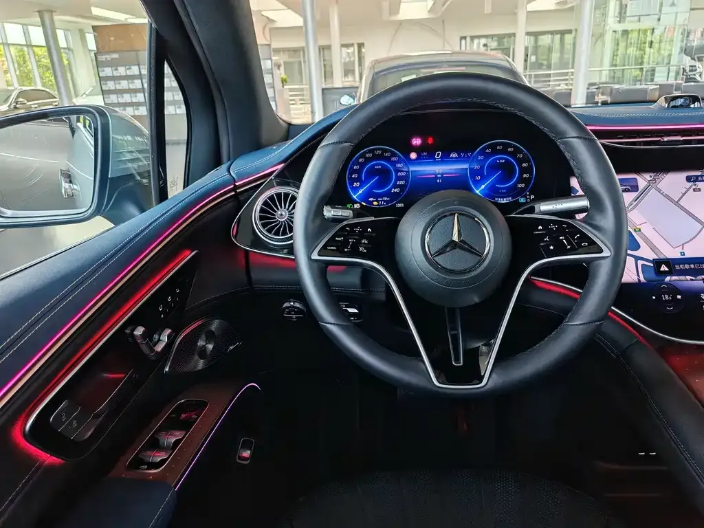 Mercedes-Benz EQS SUV — фото 6