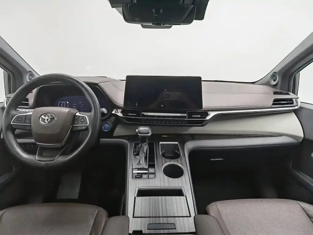 Toyota Granvia — фото 5