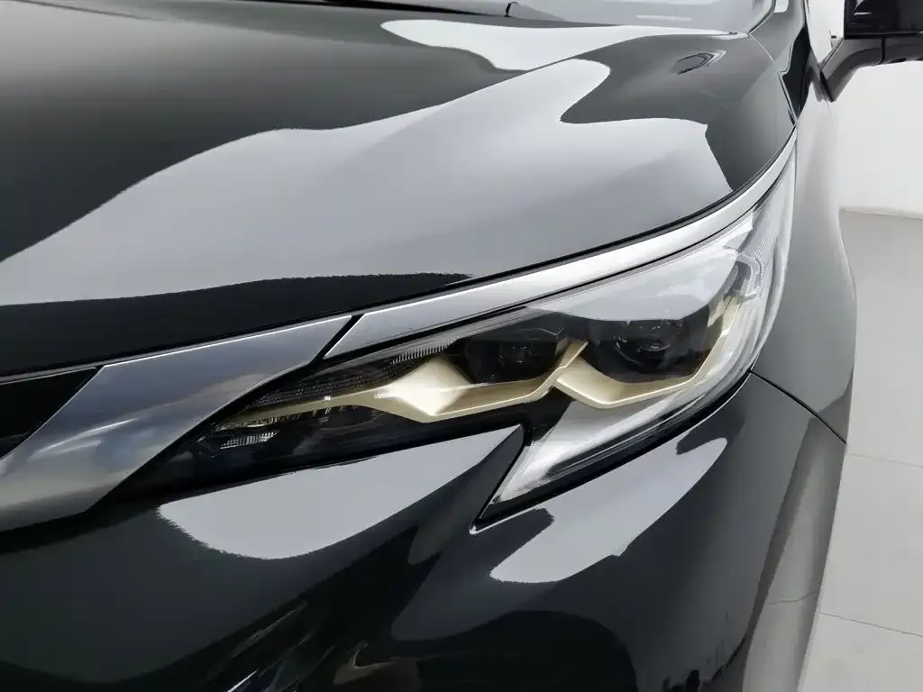Toyota Granvia — фото 3