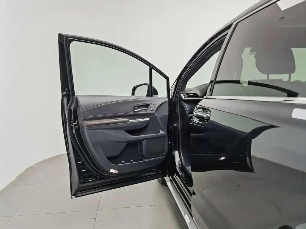Toyota Granvia — фото 9