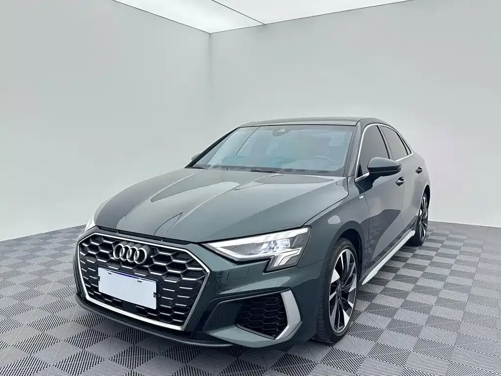 Audi A3 — фото 1