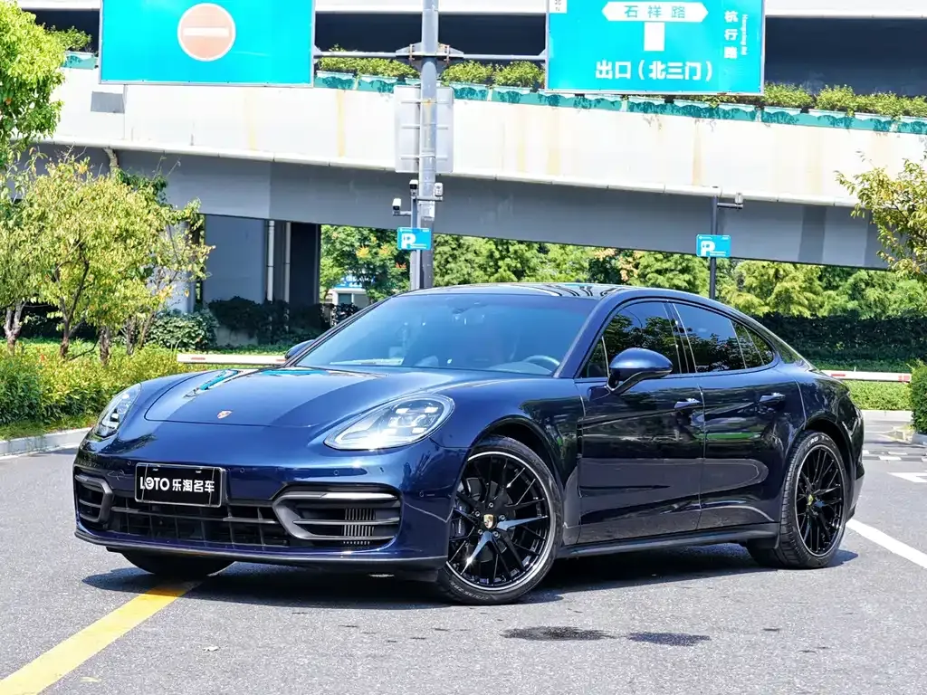 Porsche Panamera — фото 1