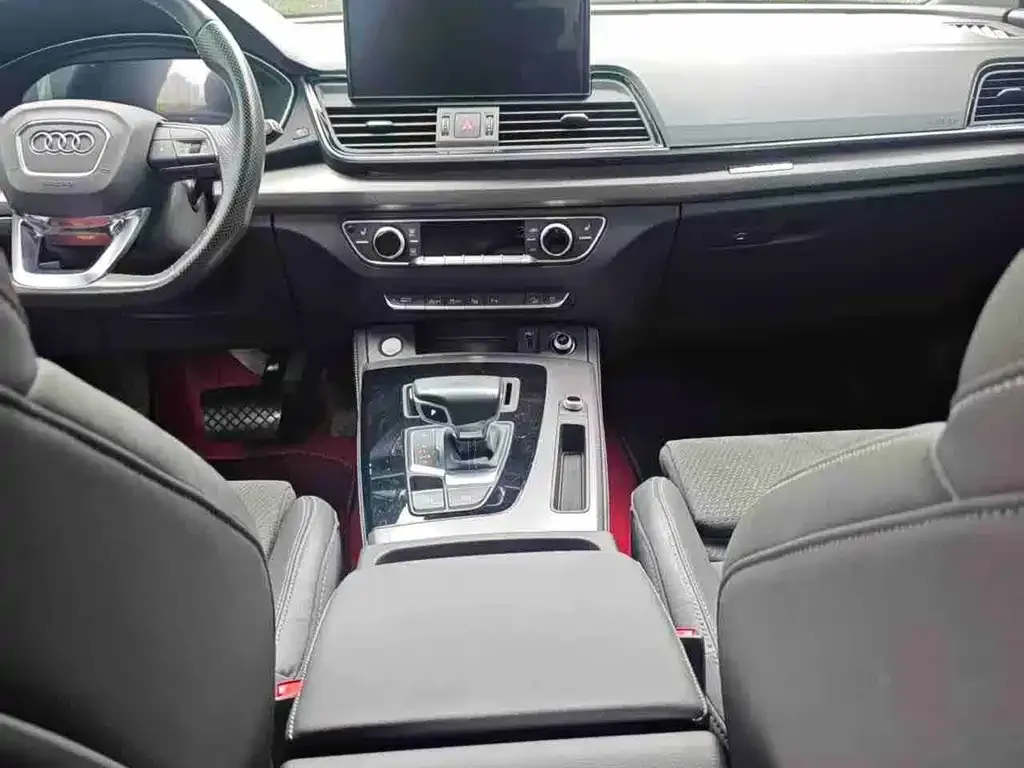 Audi Q5L Sportback — фото 4