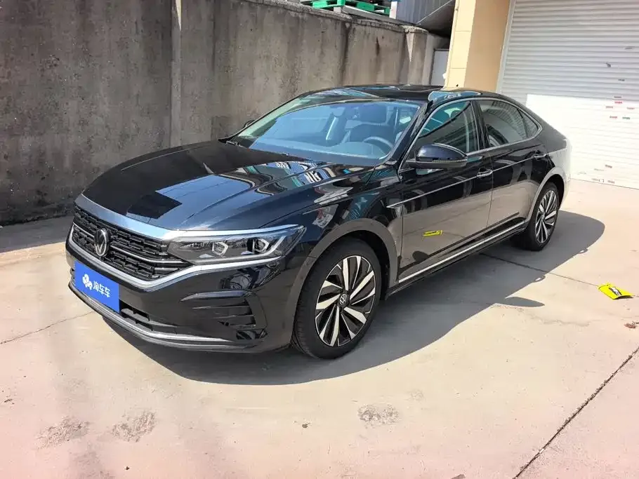 Volkswagen Passat — фото 1