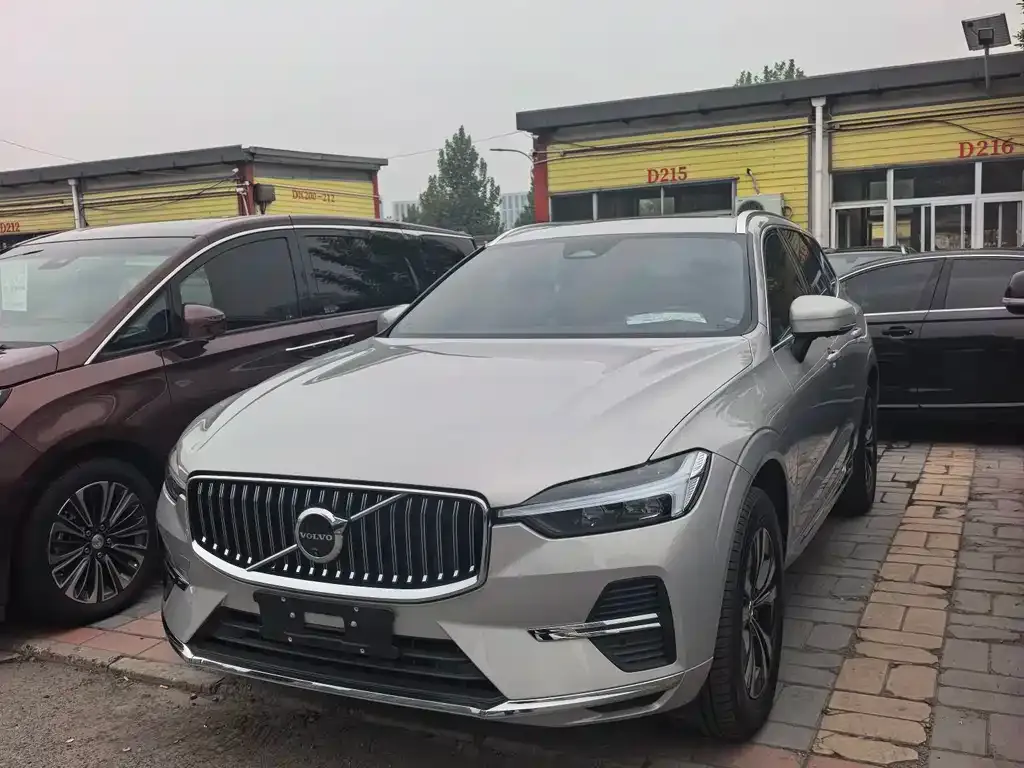 Volvo XC60 — фото 1