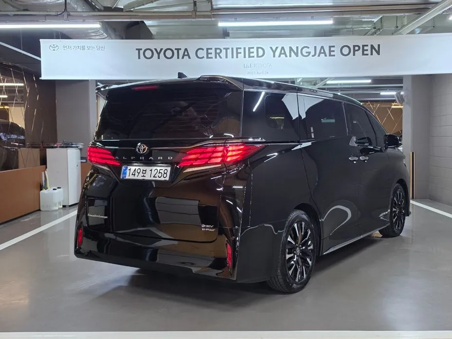 Toyota Alphard — фото 5