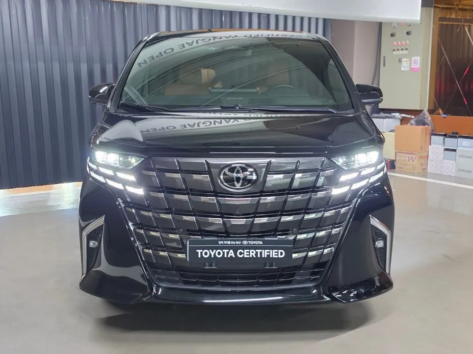 Toyota Alphard — фото 3