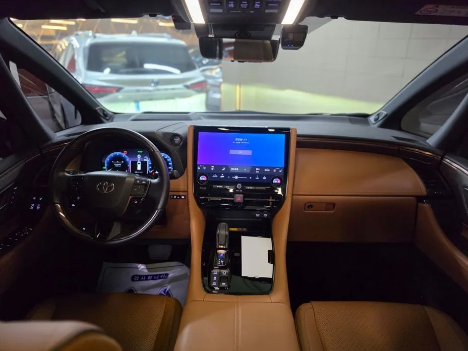 Toyota Alphard — фото 4