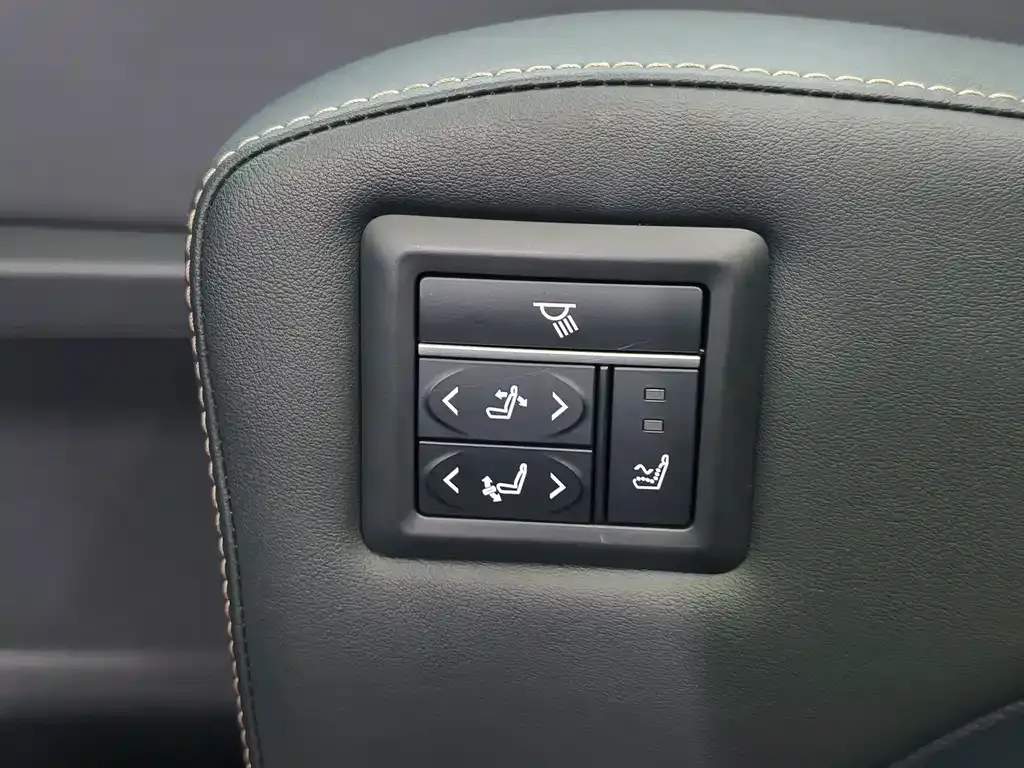 Toyota Sienna — фото 10