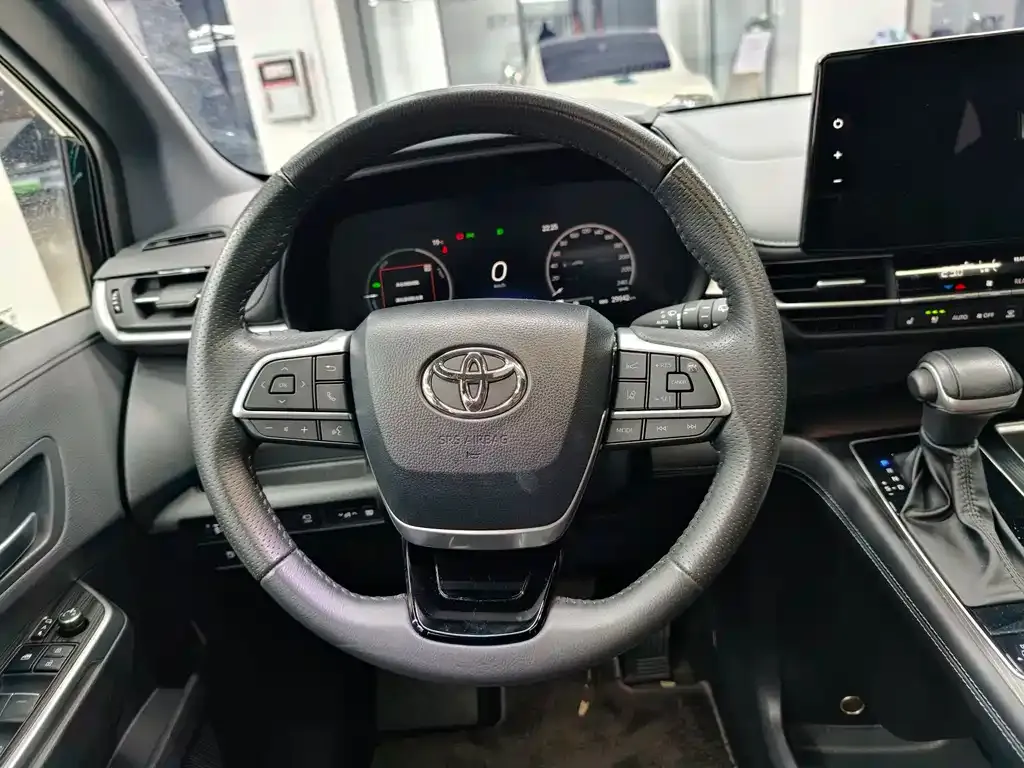 Toyota Sienna — фото 4