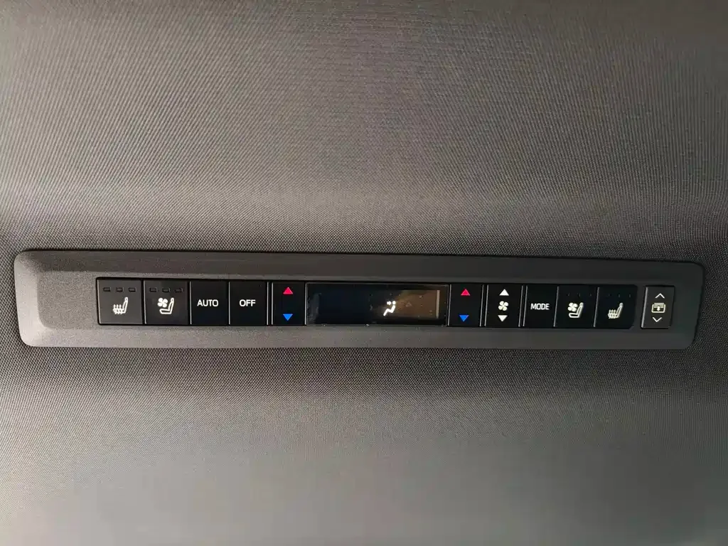 Toyota Sienna — фото 8