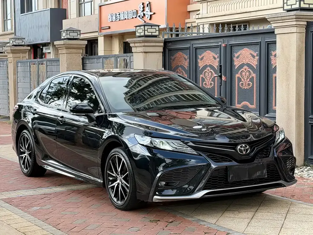Toyota Camry — фото 5