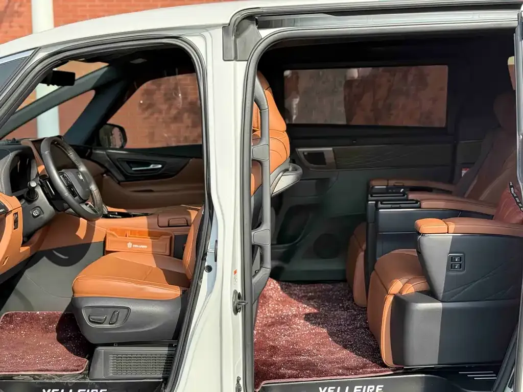Toyota Vellfire — фото 2