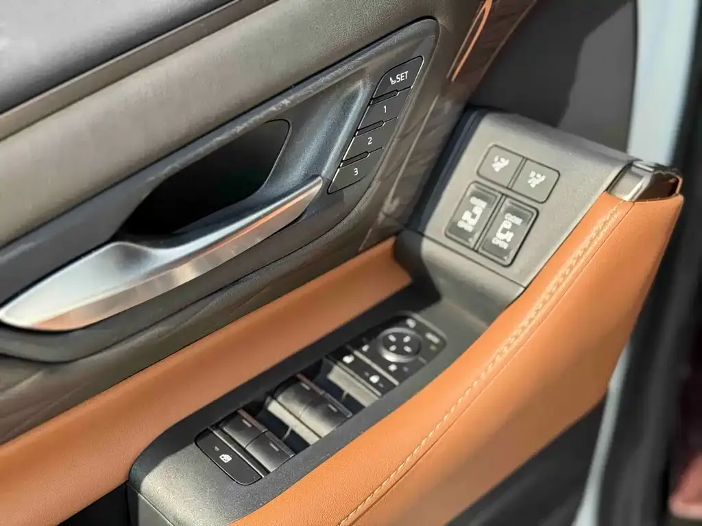 Toyota Vellfire — фото 10