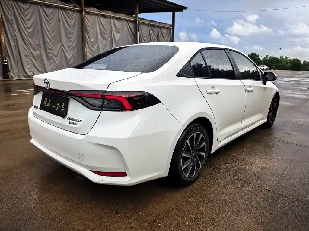 Toyota Corolla — фото 8