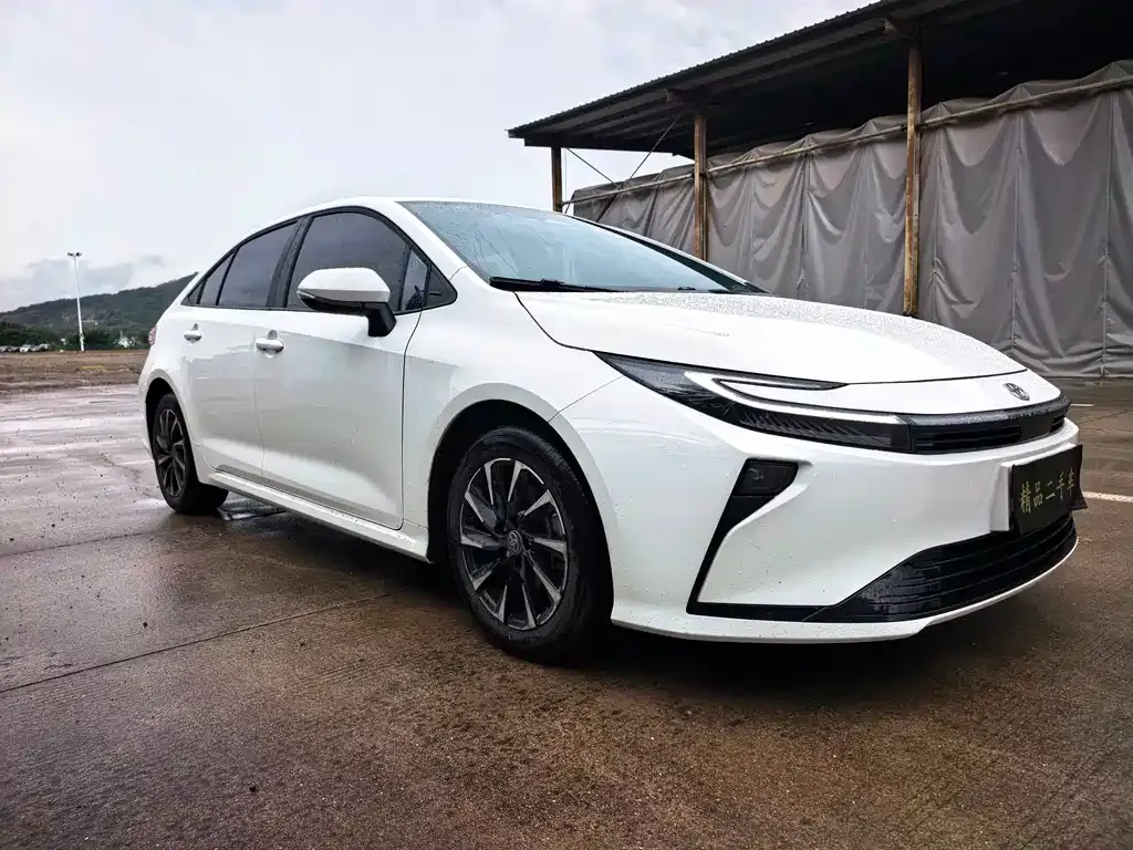 Toyota Corolla — фото 7