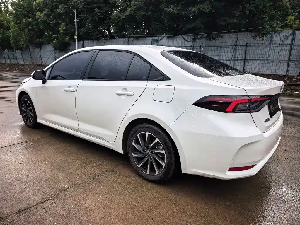 Toyota Corolla — фото 9
