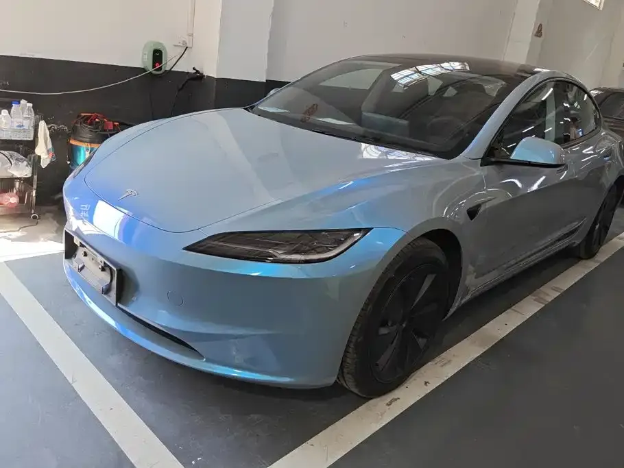 Tesla Model 3 — фото 1