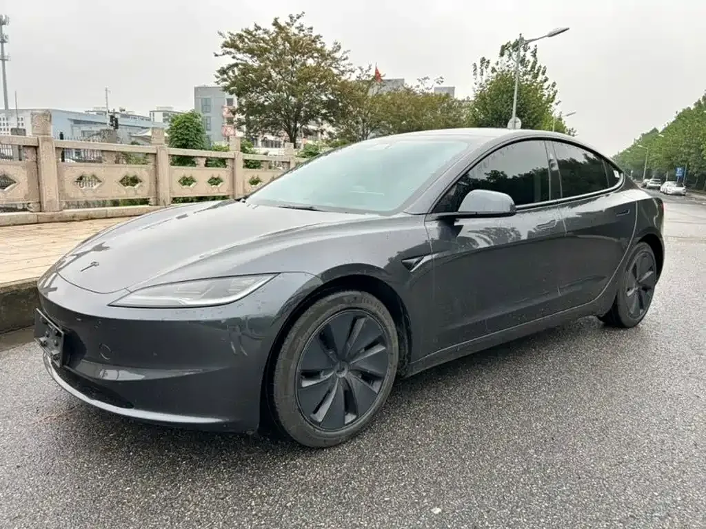 Tesla Model 3 — фото 1