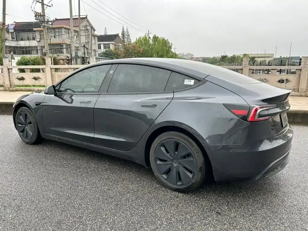 Tesla Model 3 — фото 8