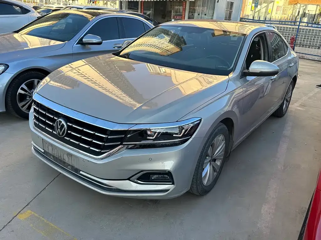 Volkswagen Passat — фото 1