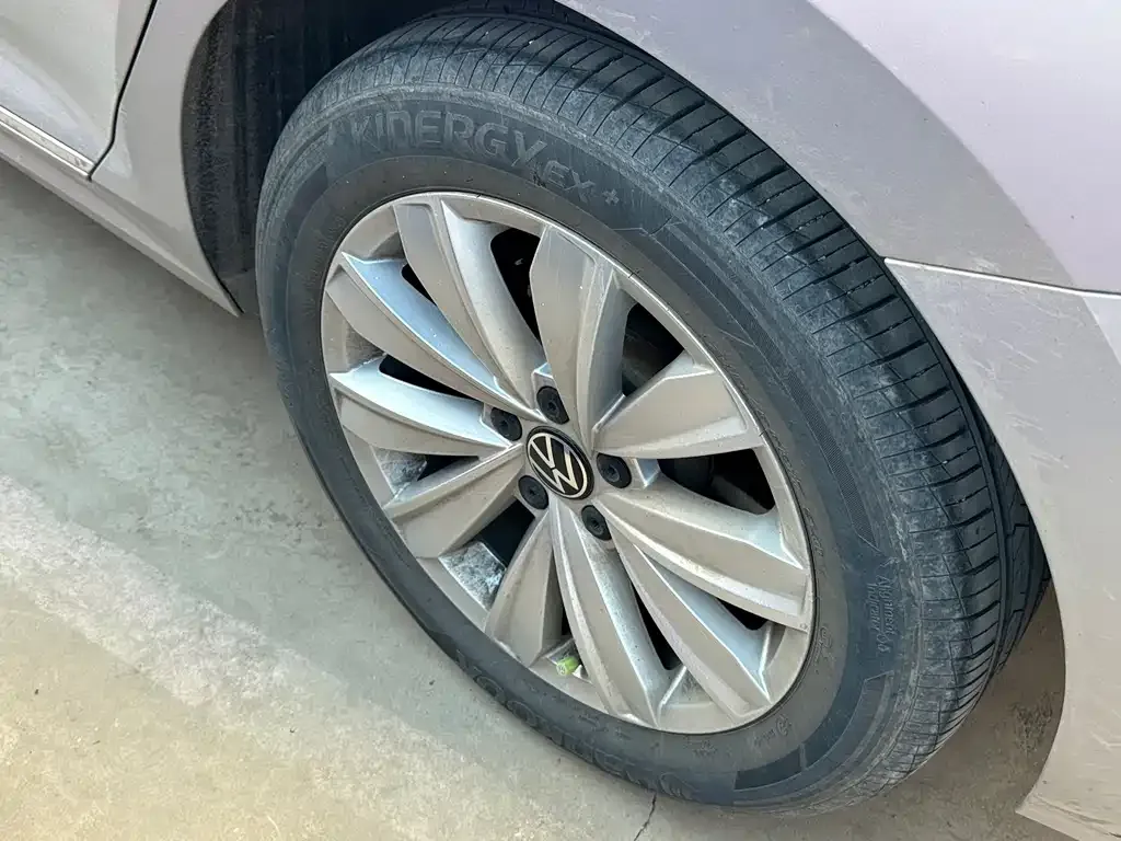 Volkswagen Passat — фото 10
