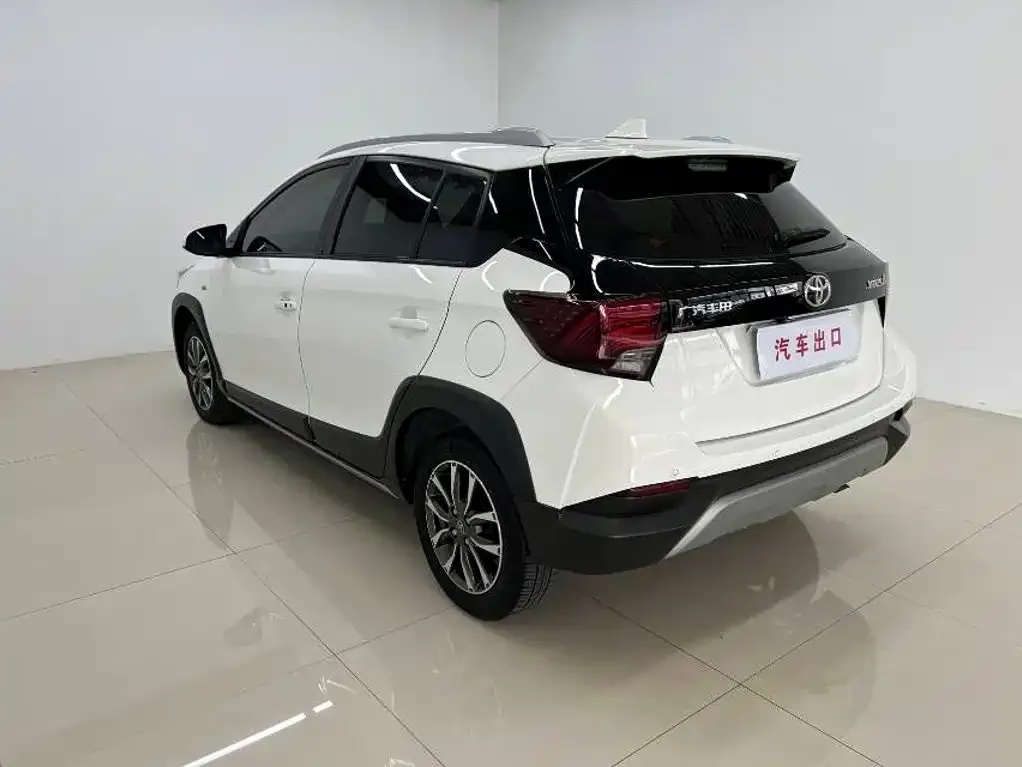 Toyota Yaris L — фото 8