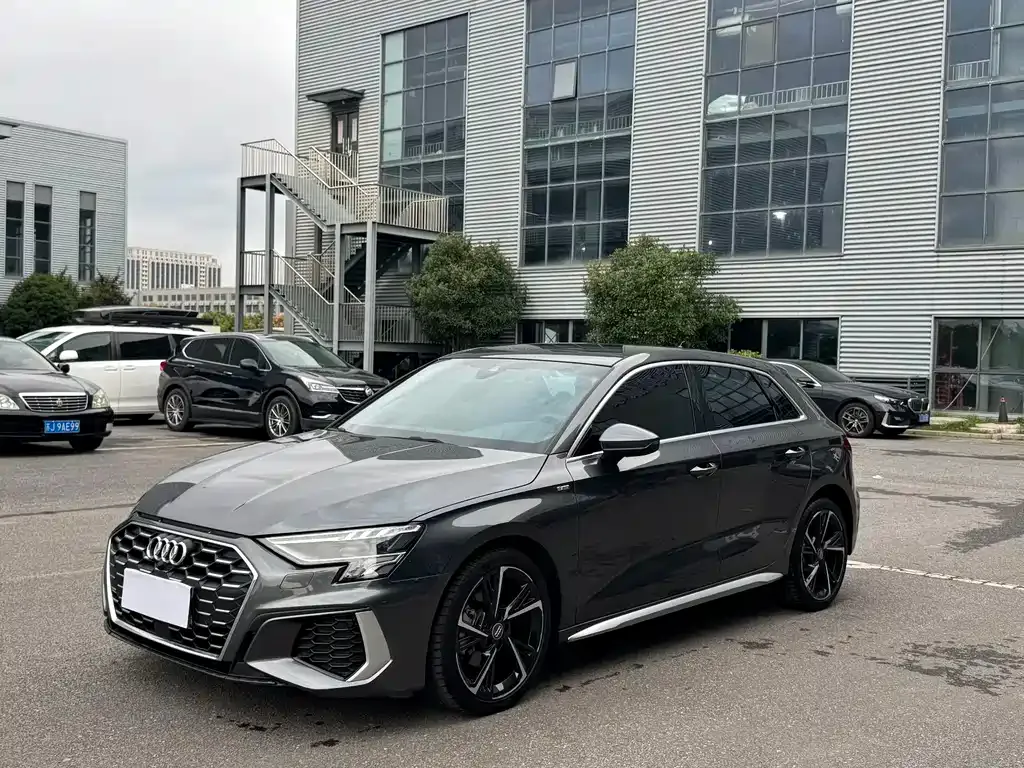 Audi A3 — фото 1