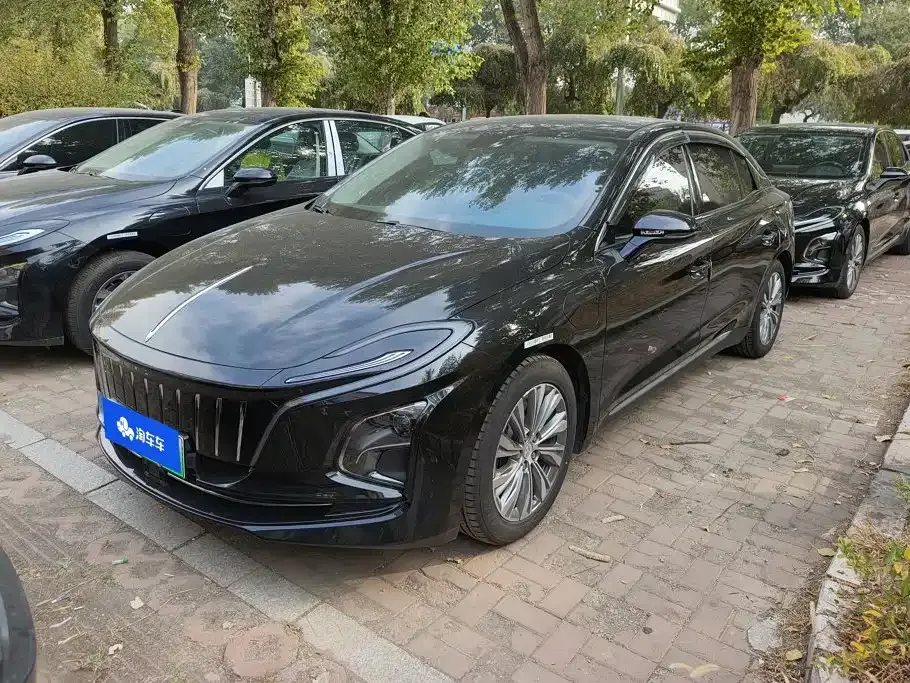 Hongqi E-QM5 — фото 1