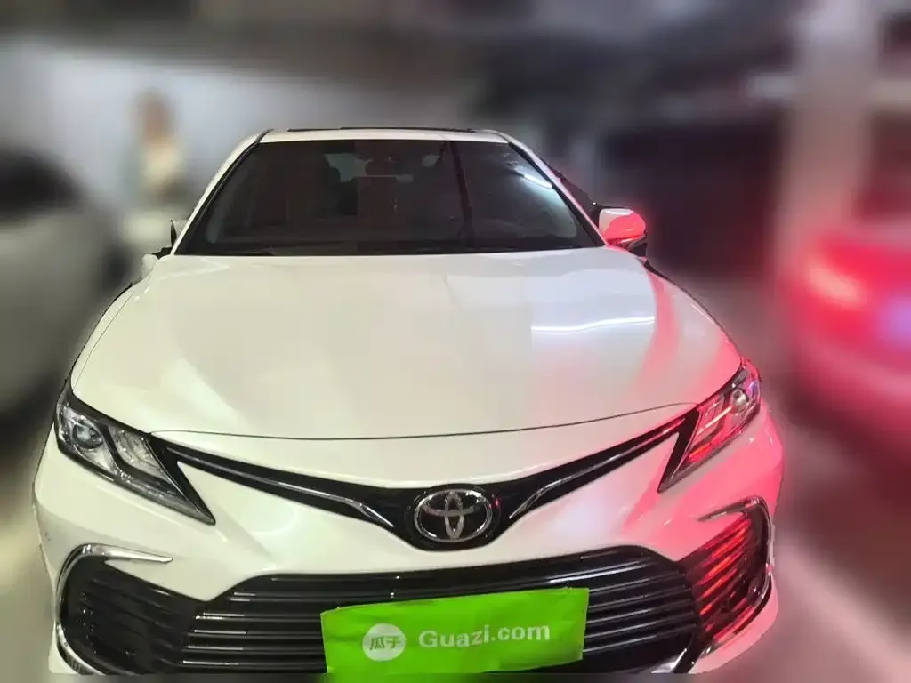 Toyota Camry — фото 2