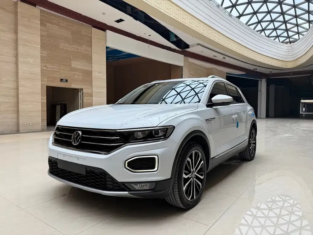 Volkswagen T-Roc — фото 1