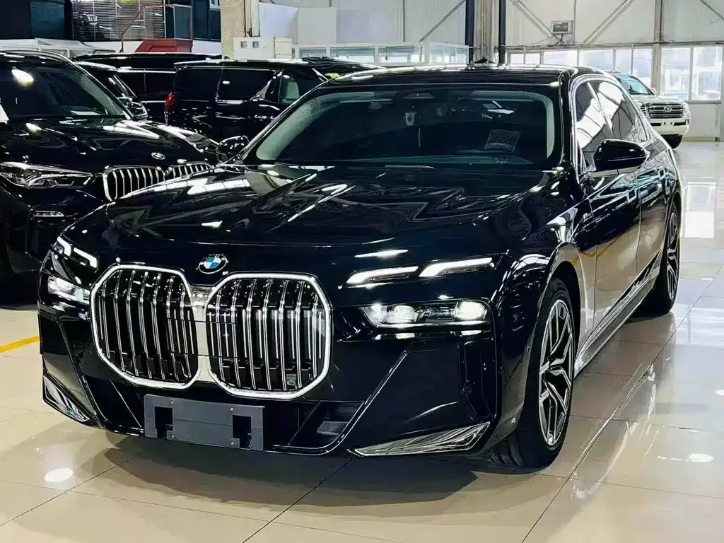 BMW 7 Series — фото 1