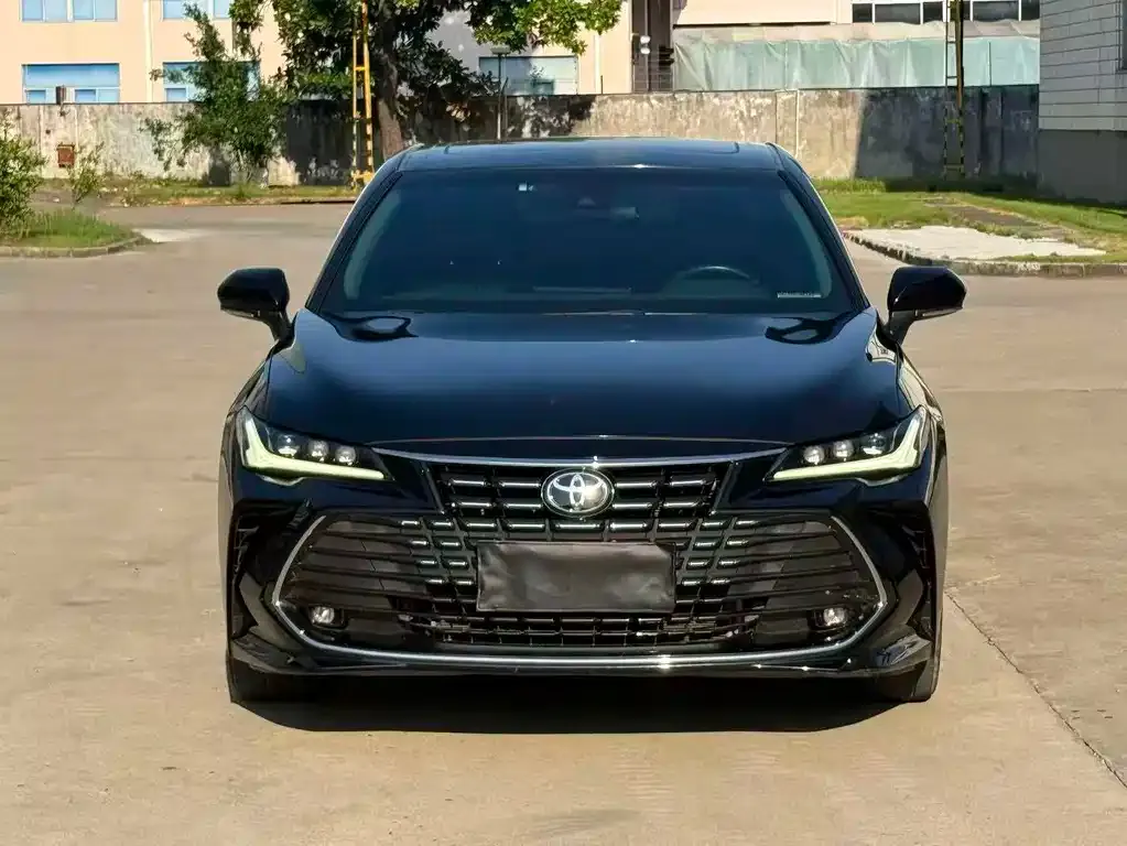 Toyota Avalon — фото 1