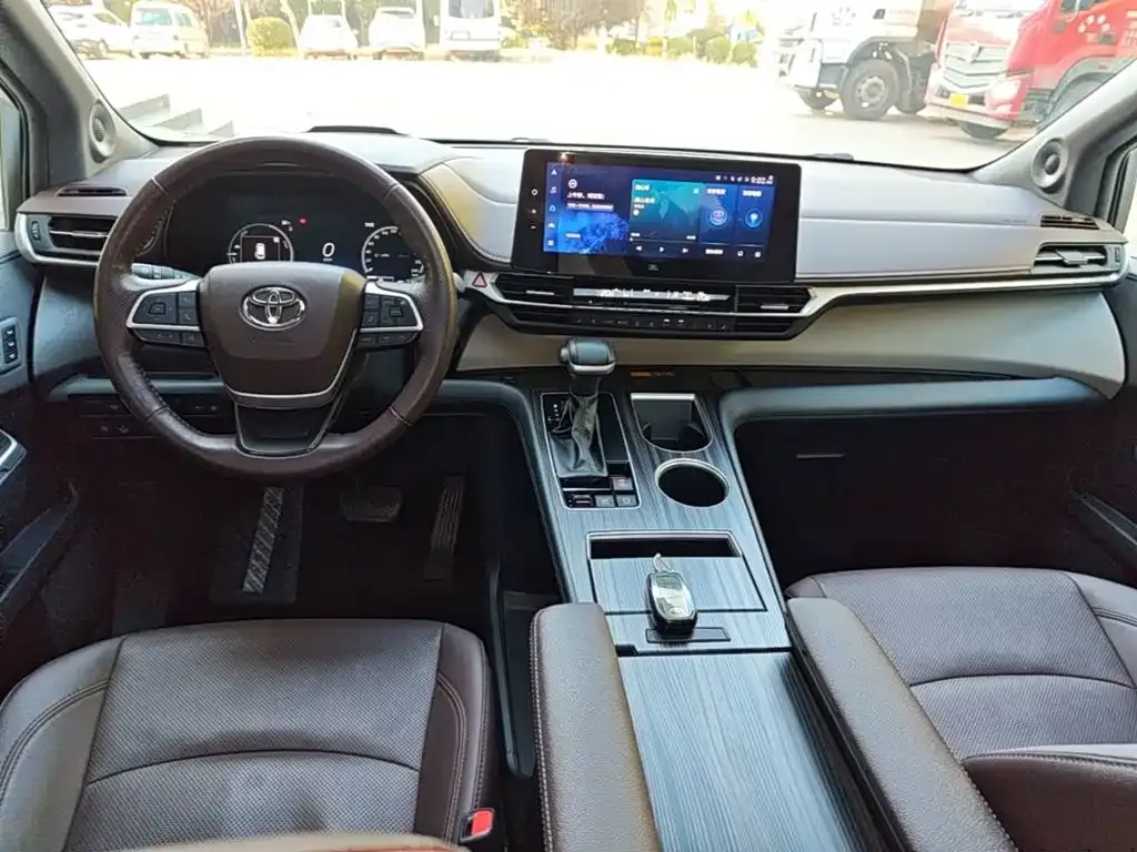Toyota Granvia — фото 6
