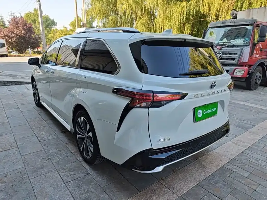 Toyota Granvia — фото 4