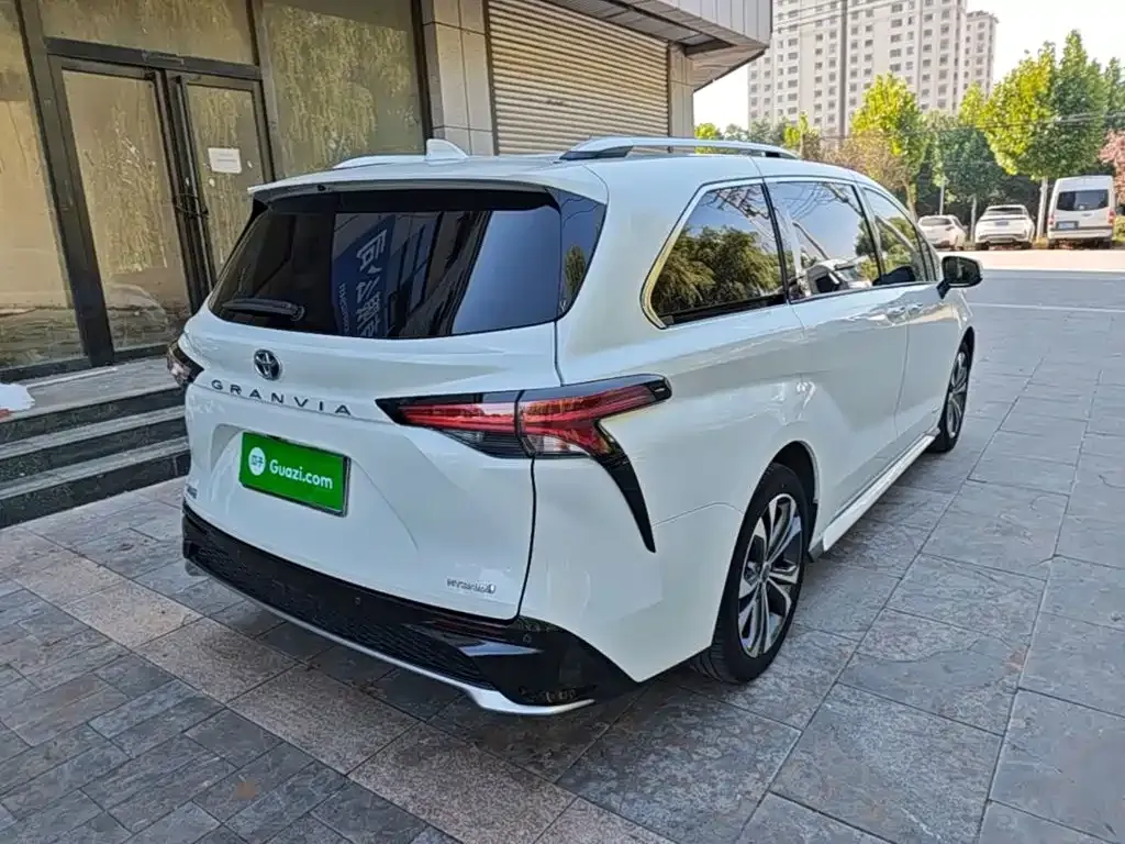 Toyota Granvia — фото 9
