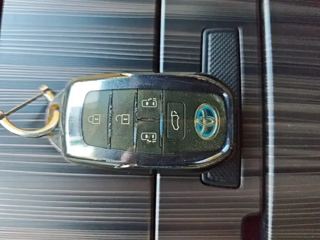 Toyota Granvia — фото 10