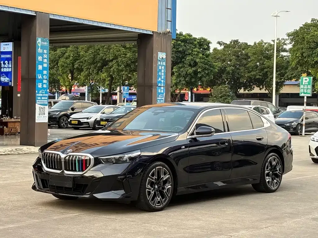 BMW 5 Series — фото 1
