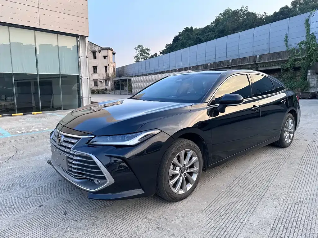 Toyota Avalon — фото 1