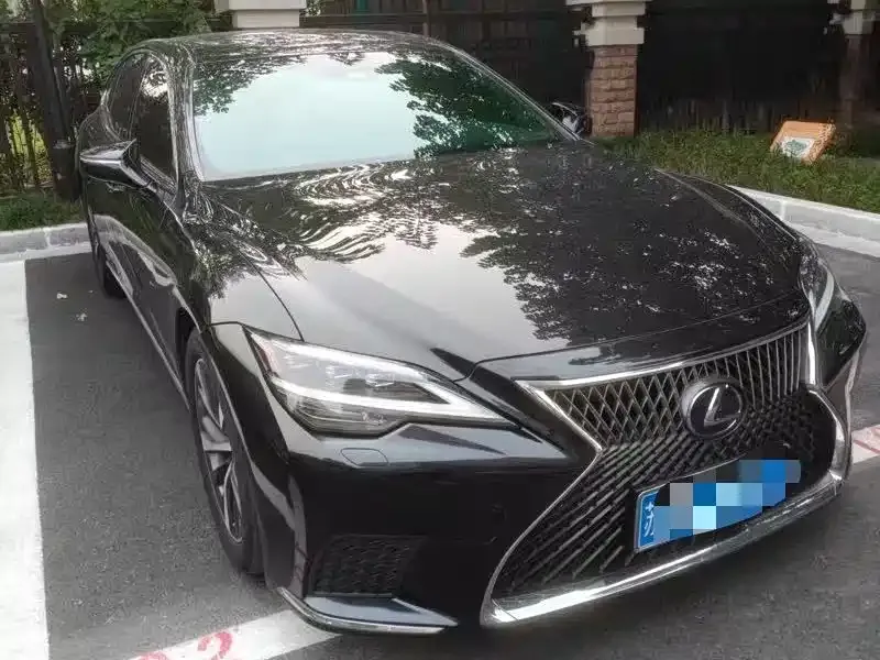 Lexus LS — фото 1