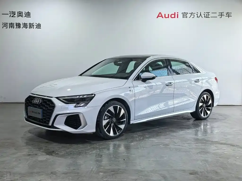 Audi A3 — фото 1
