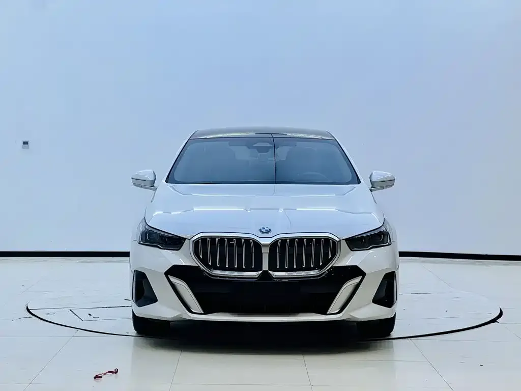 BMW 5 Series — фото 10