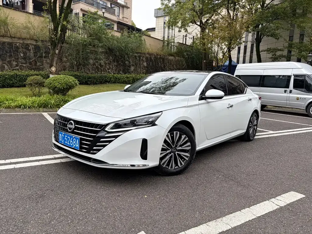 Nissan Teana — фото 1