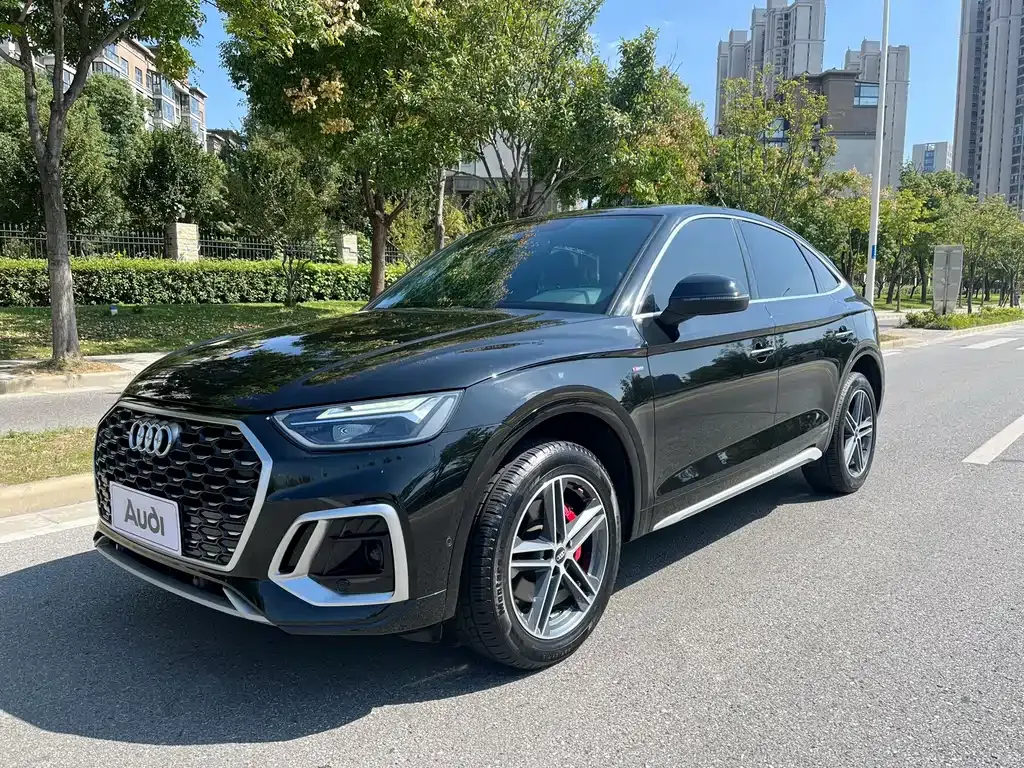 Audi Q5L Sportback — фото 1