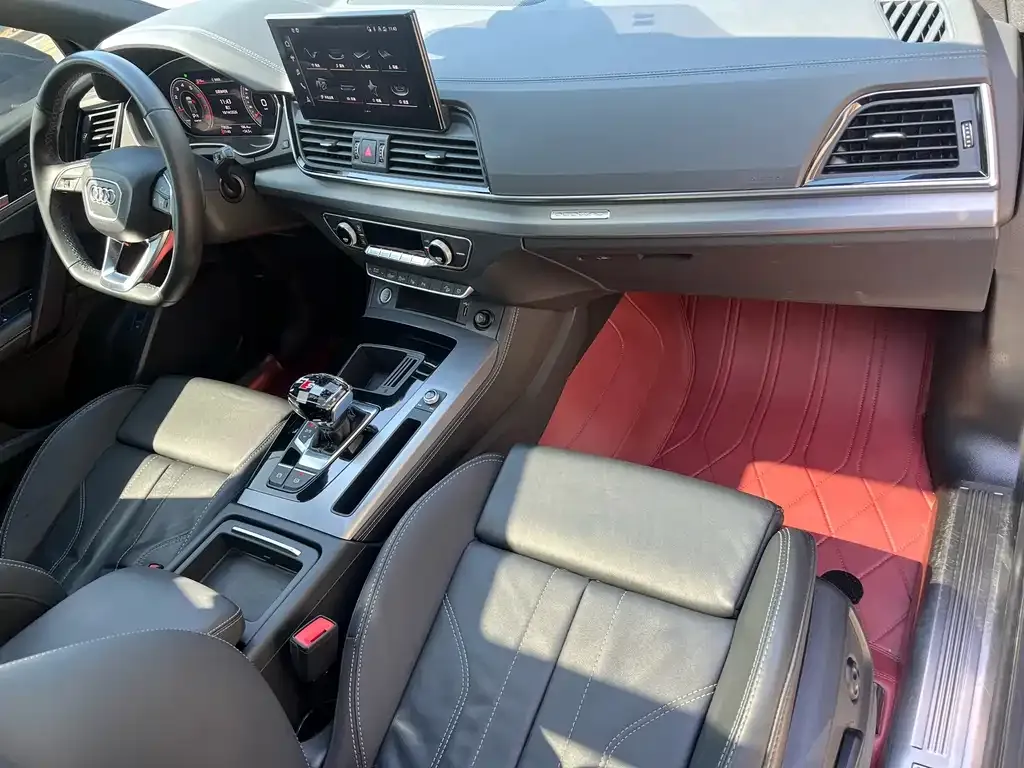 Audi Q5L Sportback — фото 5