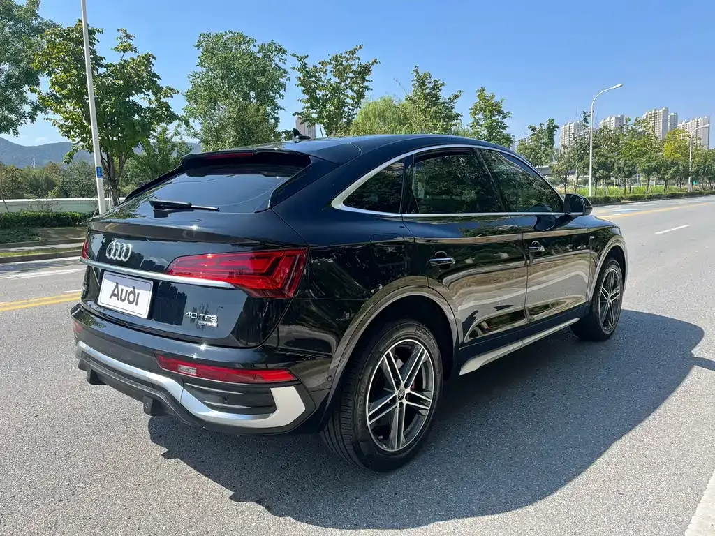 Audi Q5L Sportback — фото 6