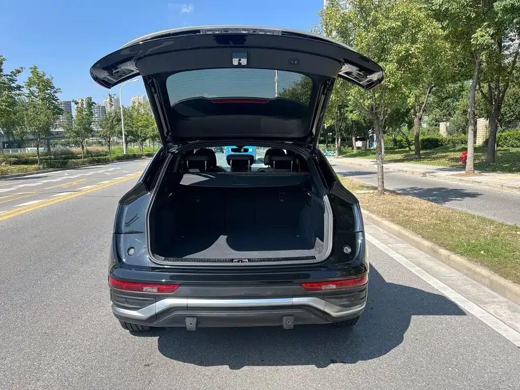 Audi Q5L Sportback — фото 10