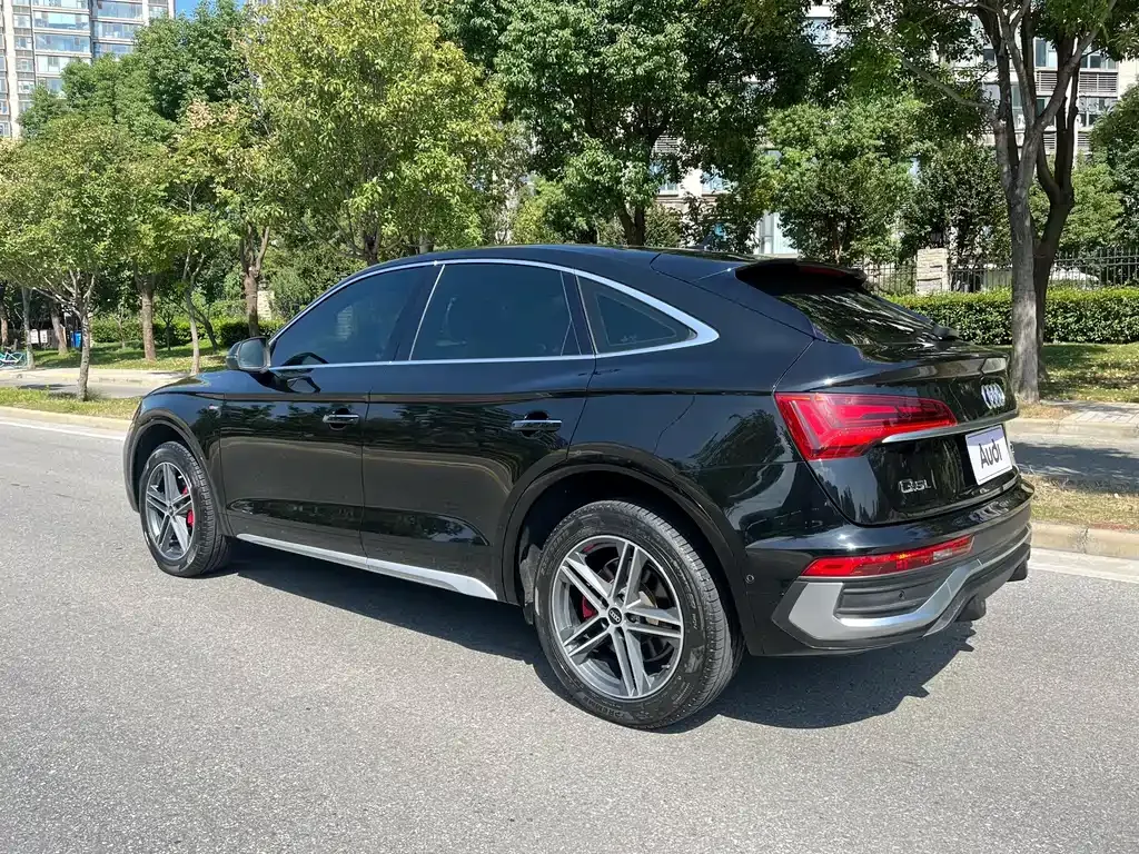 Audi Q5L Sportback — фото 7