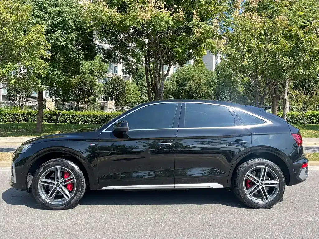 Audi Q5L Sportback — фото 3